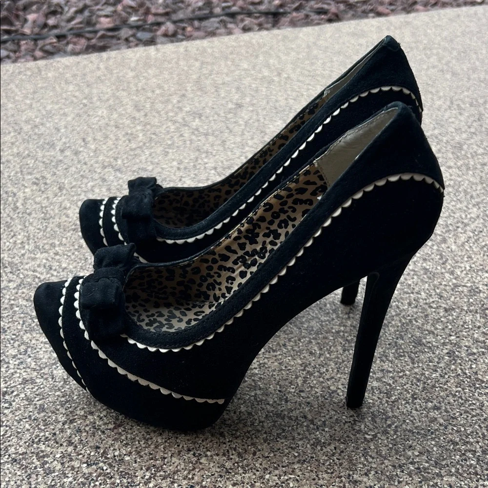 JESSICA SIMPSON Black High Heels with Bow Accent - Picture 2 of 13